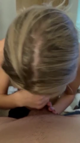 College freshman gives a wild blowjob at frat party porn video